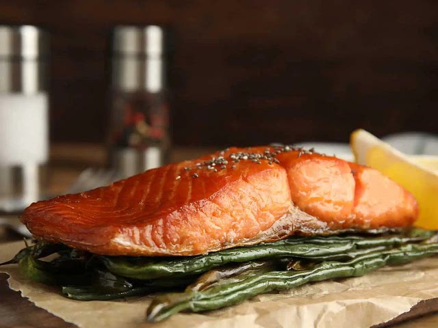 Salmón al ajo