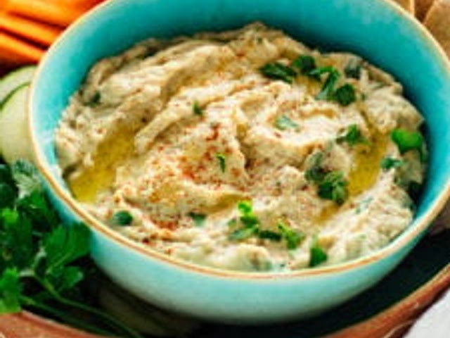 Any crunchy veg dipped in this amazing baba ganoush! Carrots are my fave but you can also dip bell peppers and cucumber too!