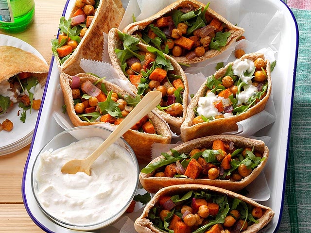 I am big fan of Mediterranean food and sweet potatoes, this recipe is my fav option during hot days + it is easy to make. It is perfect because you can experiment and play with your favourite spices and seasonings that you put inside! 