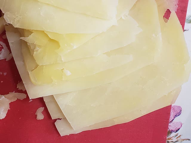 Turned out Cheddar-style, quite crumbly and doesn't melt well.