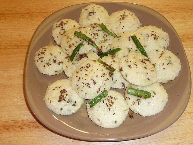 Yes, Its fine to have Upma 3-4 times in a week If you are not gluten intolerant. Its prepared using semolina or sooji. which is rich in protein, vitamin B, iron, no cholesterol and may support weight loss. Also having varieties in the menu is important to get different nutrients so for that, you can add different types of colorful vegetables and some Lentils, beans or peas to make your upma more healthier and more tastier. If you really love Semolina (sooji) you can also try different healthy recipes of Semolina (sooji) like, Suji (Rava) Utthapam, Instant Rava Dosa, Suji Dhokla, Masala Rava Idli.