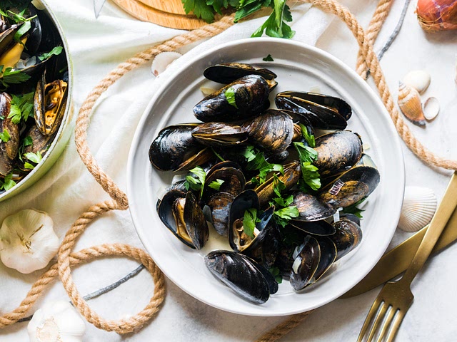 One of our favorite dates is picking up muscles from the coast and then cooking in white wine. Serve with fresh bread and wine (of course!) 