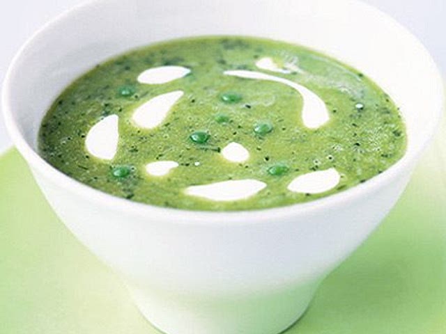 I love this Pea & mint soup because of fresh mint flavour that goes so well on hot summer day + it is super easy to make.