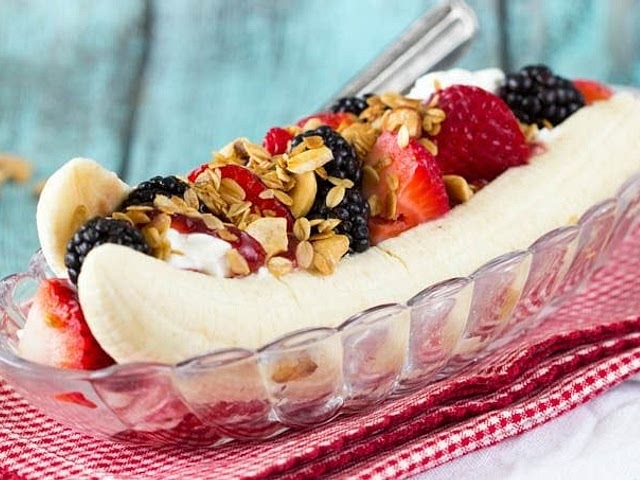 Breakfast is my favourite meal of the day, and if I have to choose, I will go with a banana split with granola. It is easy and delicious. You can always add your favourite thing to it, I like to add cinnamon. :) 