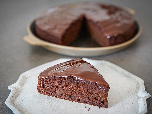 Je préfère le gâteau au chocolat et j'en ai fait un récemment basé sur une recette de cette communauté. C'était délicieux :)