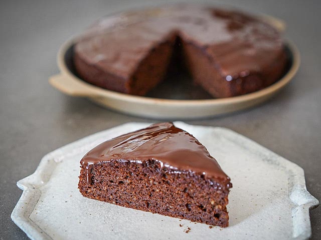 Je préfère le gâteau au chocolat et j'en ai fait un récemment basé sur une recette de cette communauté. C'était délicieux :)