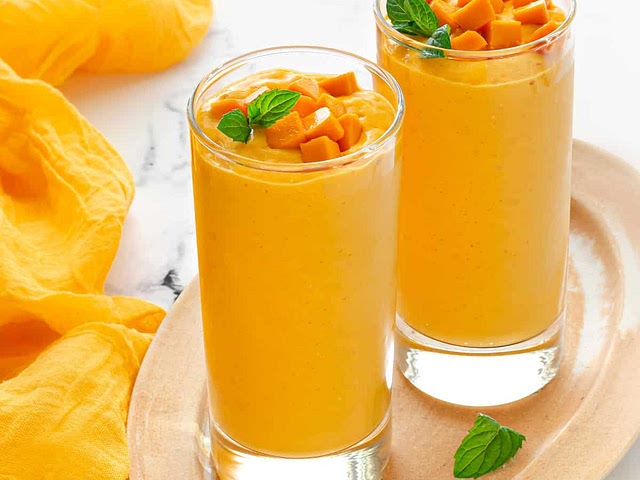 Hey, you can try this healthy and delicious Mango Smoothie 😋