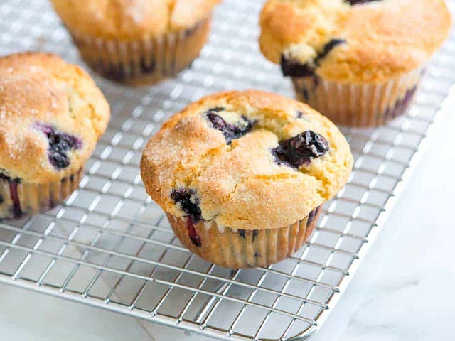 What temperature do the muffins cook on?