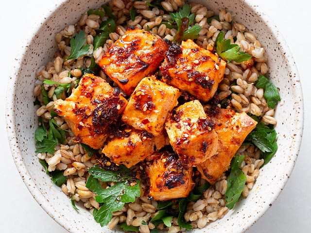 Moist & delicious, I'm obsessed! My new favorite way to eat salmon. 