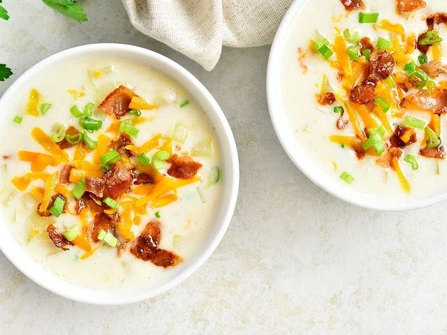 How many does this feed I have a large family I have not made mine yet planned to do it tomorrow