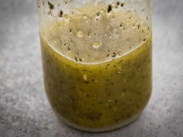 Italian dressing is one of my go-to dressings and I came across this keto/low carb Italian Vinaigrette recipe the other day and I tried and loved it! 