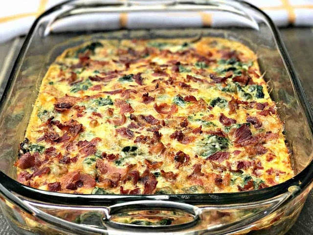 혹시 오븐이 있다면 이 레시피 추천합니다~ 오븐 디시에 다 넣은 다음에 익히면 되니까 엄청 쉬워요, 재료들도 아침으로 부담없구요!