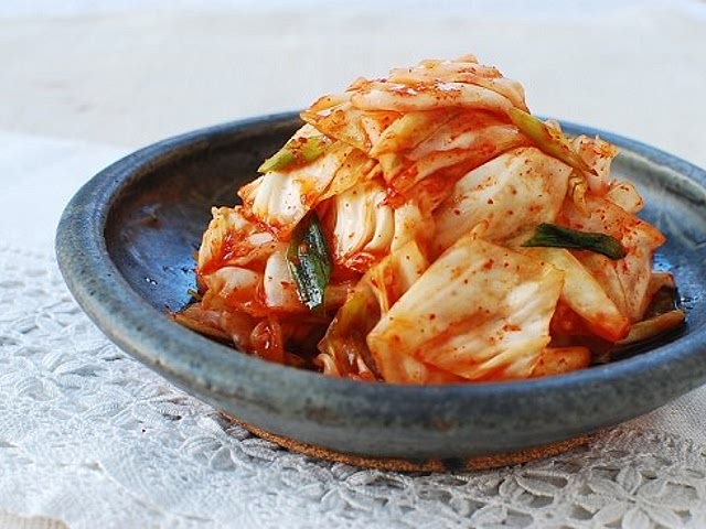 Well, you can use green cabbages instead! Green cabbages are a good alternative if you can't find napa cabbages at your local groceries or need a quick kimchi. 😋