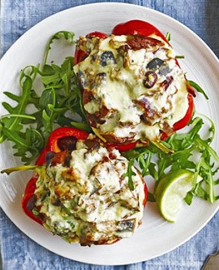 Chilli-stuffed peppers with feta topping