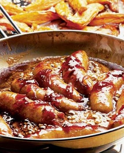 Sausages with quick onion gravy & sweet potato chips