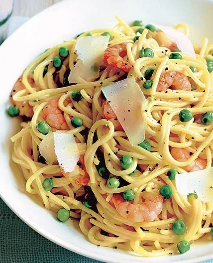 Lemony prawn & pea spaghetti