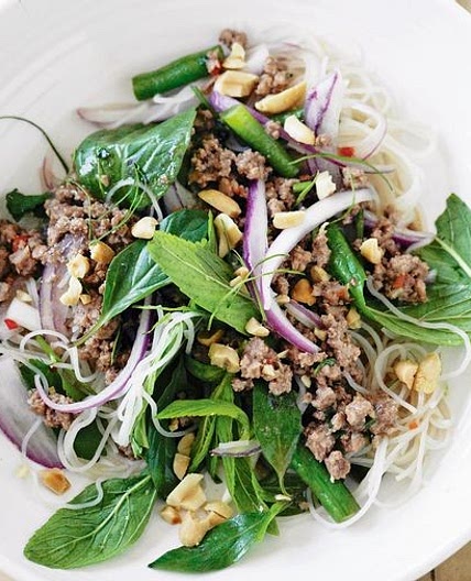 Stir-fried beef and noodles