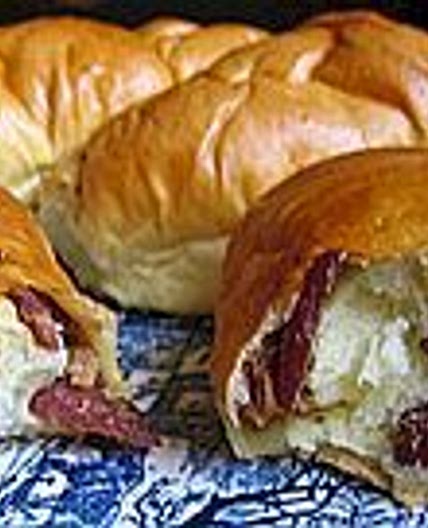 Lithuanian Bacon-Onion Buns Are Addictive