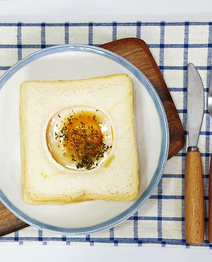 아침식사로 좋은 간단한 에그 토스트 만들기