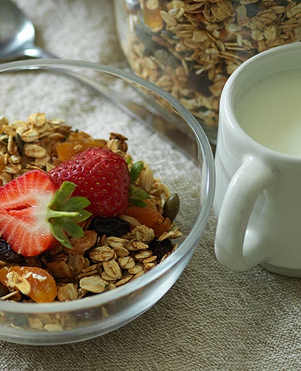 Almond, apricot and pumpkin seed granola