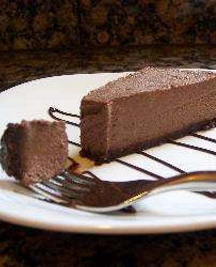 Raw chocolate cheesecake