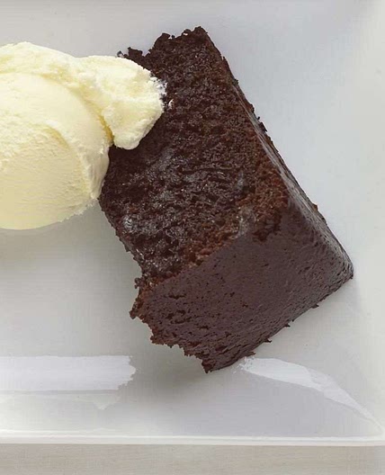 Amazing slow cooker chocolate cake