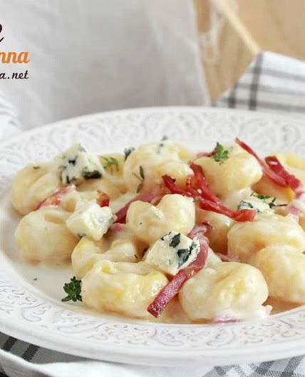 Gnocchi al gorgonzola e speck