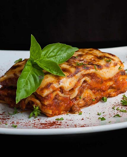 Lasagnes à la sauce bolognaise au piment, au thym et à l’origan