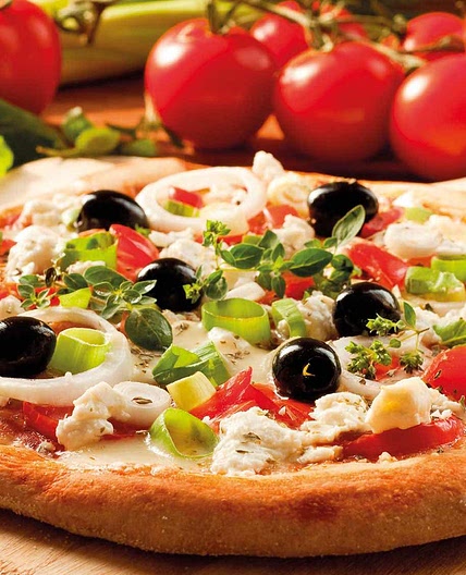 Pizza aux tomates cerises et mozzarella