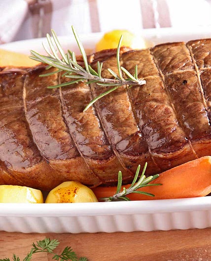 Roti de boeuf roulé à la pancetta et sa purée de carottes à la cannelle