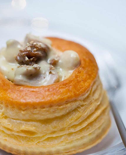 Bouchée aux ris de veau et aux morilles parfumées au poivre de Malaisie