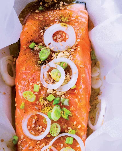 Papillotes de saumon au curry balti et au miel