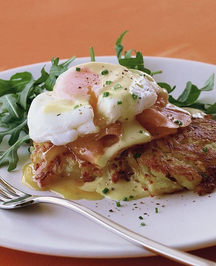 Potato rosti with smoked salmon, egg and hollandaise