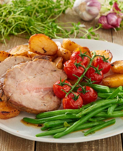 Kräuterbraten mit Röstkartoffeln