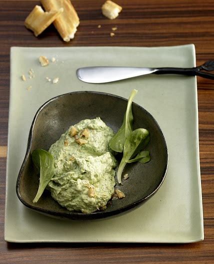 Grüner Walnuss-Dip