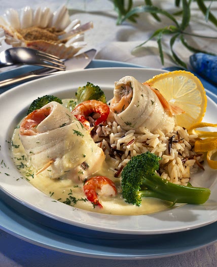 Schollenröllchen auf Blumenkohl-Broccoli-Creme