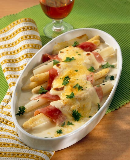 Frühlingsleichte Spargelröllchen