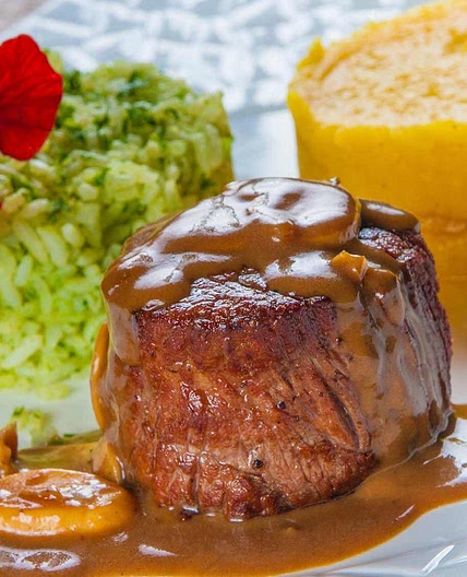 Filet de boeuf aux noisettes et au pesto