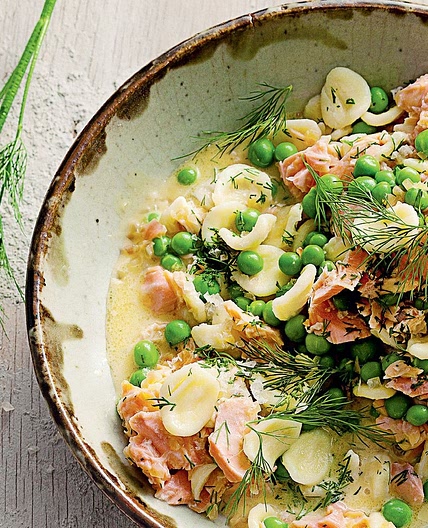 Orecchiette with hot-smoked salmon, peas and beurre blanc sauce