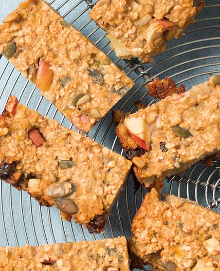 Spiced apple and raisin muesli bars
