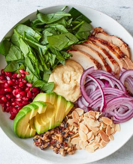 Quick chicken hummus bowl