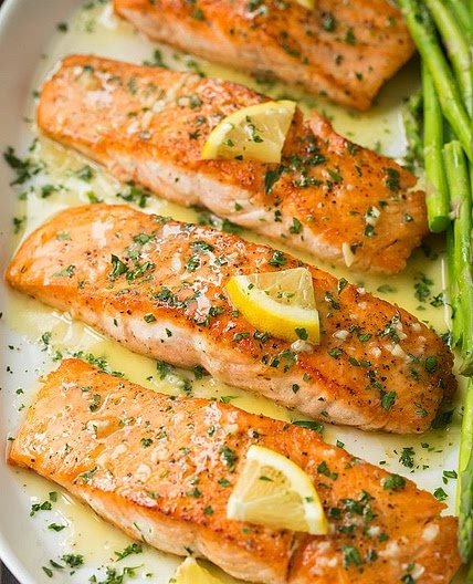 Salmon with Garlic Lemon Butter Sauce