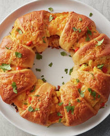 Bacon, Egg and Cheese Brunch Ring