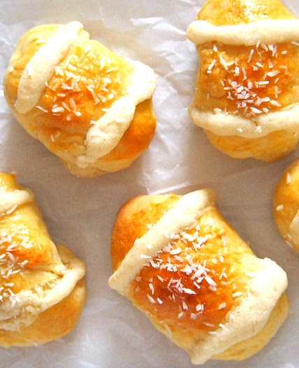 Coconut Buns with Milky Sweet Coconut Filling
