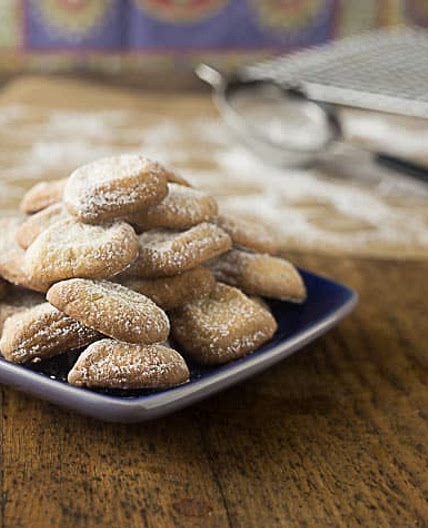 Polvorones de Limón: Citrus shortbread cookies