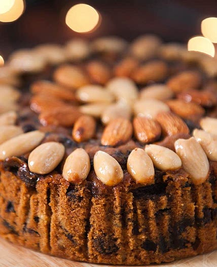 Spicy date and almond fruit cake recipe | Schwartz