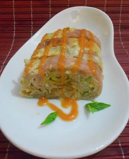 Rollo de Pollo Relleno de Vegetales de la Huerta, con Salsa de Epazote