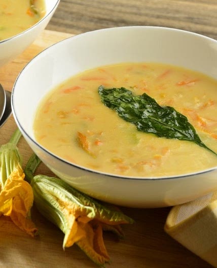 Crema de Elote con Salteado de Flor de Calabaza y Zanahoria