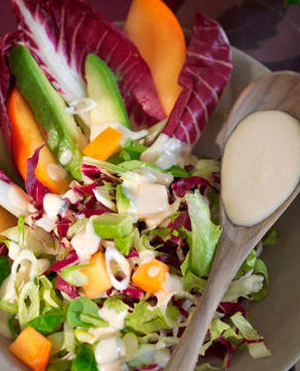 Title: Endivien-Radicchio-Salat mit Avocado und Sharonfrucht • R