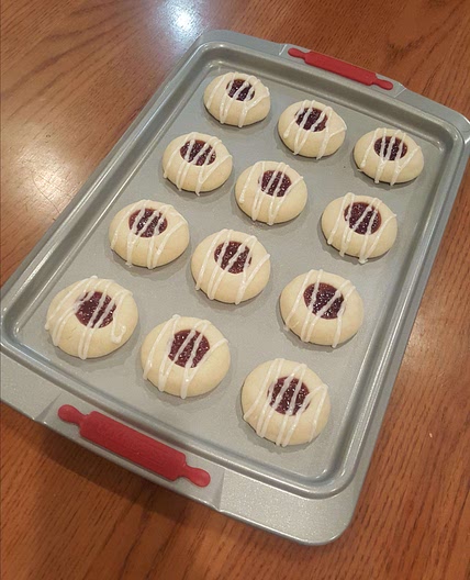 Raspberry and almond shortbread biscuits